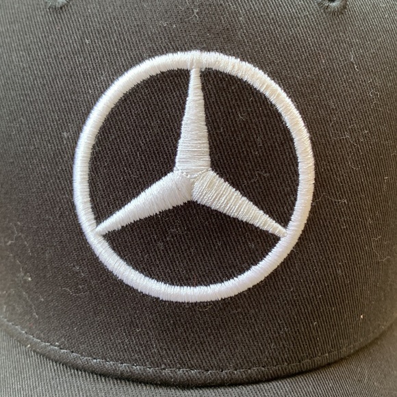Mercedes petronas hat with embroidered signature - Picture 3 of 7